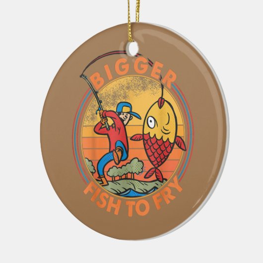 大きな魚で魚釣りの漁師を炒おもしろいめる セラミックオーナメント (左)