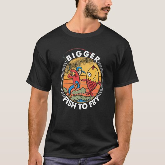 大きな魚を揚げる 釣り 漁師 1 Tシャツ (正面)