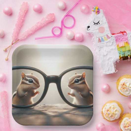 大きな黒い眼鏡を使って覗くチムンク ペーパープレート (パーティー)