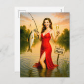 大きエレガントな魚を抱えた赤いドレスの女性 シーズンポストカード (正面/裏面)