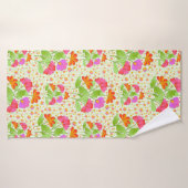 大きポップ・アートのな色の花ピンクとオレンジの淡い色の緑 バスタオル (バスタオル)