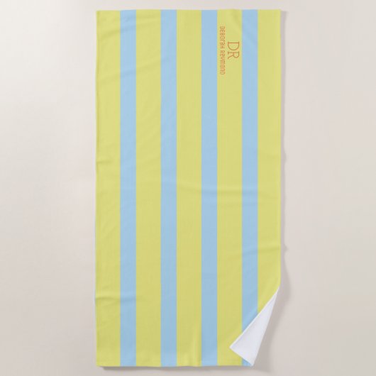 大き淡い色のい青ストライプ色モノグラムの ビーチタオル (正面)