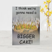 大き考えなお誕生日ケーキが必要だ！ カード (黄色い花)