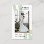 大イニシャルセージグリーンタイポグラフィ写真家 名刺 (正面)