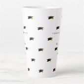 大パーソナライズされた型卒業年月日 カフェラテマグ (正面)