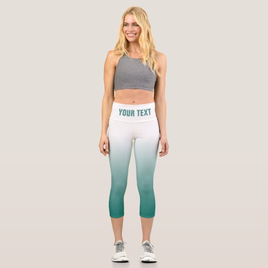 大フォント文字または名前ティール(緑がかった色)女性テンプレート カプリレギンス (正面)