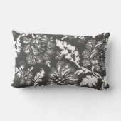 大ヴィンテージフローラプリントダークグレーとホワイト ランバークッション (裏面)