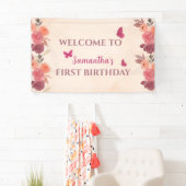 大人っぽいピンクの花と蝶の1歳の誕生日デザイン 横断幕 (インサイチュ)