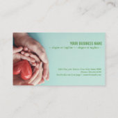 大人と子供の手がアクアに赤いハートを保持 名刺 (裏面)