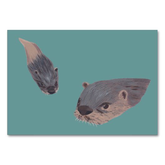 大人のオッターがフラッシュカードを読んでいる テーブルナンバー (正面)