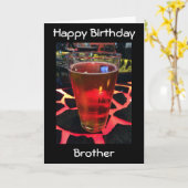 大人の兄弟の誕生日ビールをバーにクール出す カード (黄色い花)