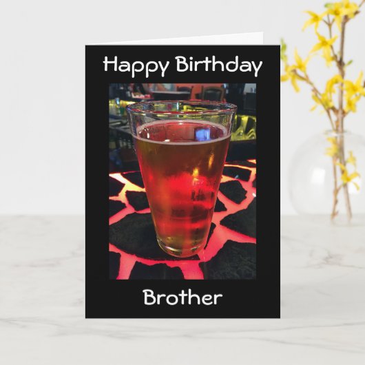 大人の兄弟の誕生日ビールをバーにクール出す カード (黄色い花)