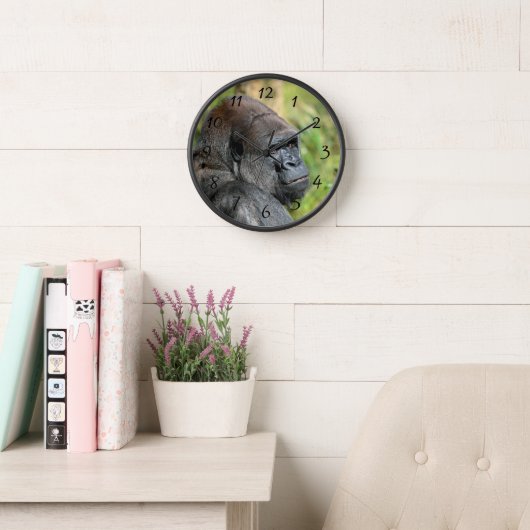 大人ゴリラ 壁時計 (読書スペース)
