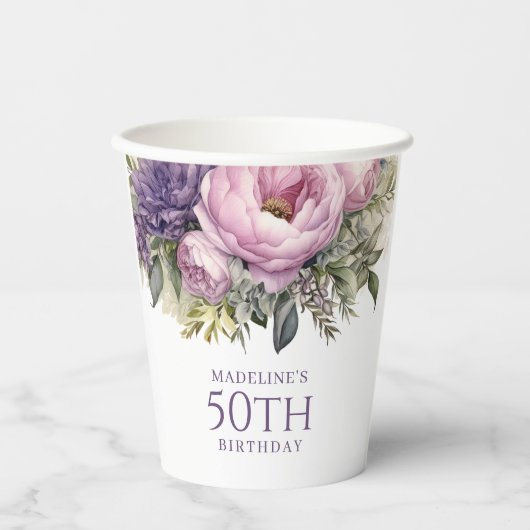 大人女性のためのエレガントな紫とピンクの花の50歳の誕生日 紙コップ (正面)