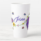 大型の美しい蝶と花ラテマグ カフェラテマグ (正面)