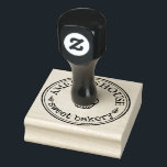 大型パーソナライズされた手作りロカスタムゴ ラバースタンプ<br><div class="desc">この大型の自家製ロパーソナライズされたゴのゴム印を自分の会社のロカスタムゴで簡単にパーソナライズする。自分のロゴ、画像、文字を追加する。スモールビジネス、スクラップブック作り、デコレーション、ビジネス用文房具に最適。インク違うパッドの色(含まれていない)で使用できる正方形サイズ1インチ、2インチ、または2.5インチのハンドル付きまたはハンドルなし。最小発注数量なし。</div>