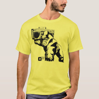 大声でよりよいですがあります Tシャツ