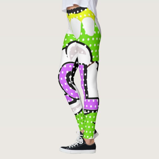 大声で笑う レギンス (左)