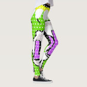 大声で笑う レギンス (右)