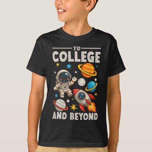 大学へ、そしてその先へ!宇宙飛行士の宇宙バック・トゥ・スクール Tシャツ (正面)