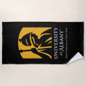 大学アットアルバニーアイコニックロゴ ビーチタオル (正面)