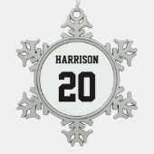 大学スポーツ白黒名前をカスタムする番号 スノーフレークピューターオーナメント (正面)