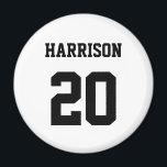 大学スポーツ白黒名前をカスタムする番号 マグネット<br><div class="desc">スポーツ白黒名前をカスタムするナンバーモノグラム磁石。大学スポーツスタイル。名カスタマイズ前、年齢、年、番号またはスポーツチームの名前と一緒に。</div>