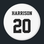 大学スポーツ白黒名前をカスタムする番号 マグネット<br><div class="desc">スポーツ白黒名前をカスタムするナンバーモノグラム磁石。大学スポーツスタイル。名カスタマイズ前、年齢、年、番号またはスポーツチームの名前と一緒に。</div>