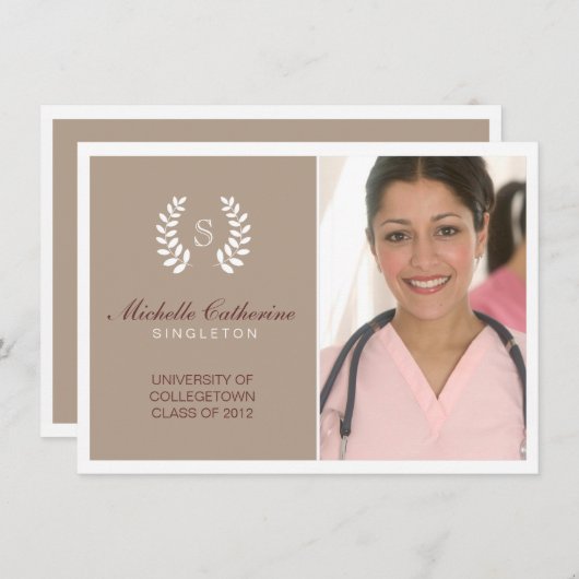 大学ブラウン及び白い卒業の発表 案内状 (正面/裏面)