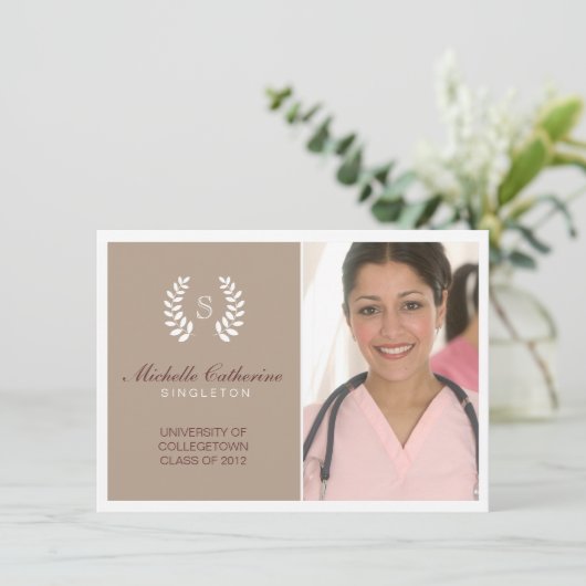 大学ブラウン及び白い卒業の発表 案内状 (スタンド正面)