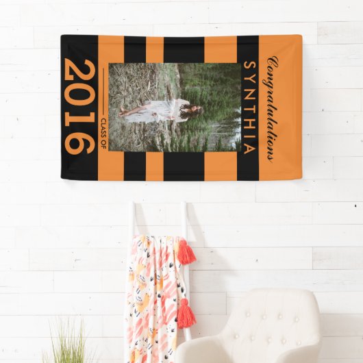 大学院のお祝いのオレンジ写真のヤードの印 横断幕 (インサイチュ)