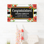 大学院の赤い花模様|の白黒のストライプ 横断幕 (インサイチュ)