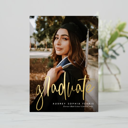 大学院トレンディーモダンスタイリッシュ写真卒業 箔招待状 (立ち正面)