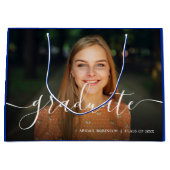 大学院卒業写真青 ラージペーパーバッグ (正面)