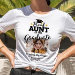 大学院誇りを持った写真学年伯母 Tシャツ<br><div class="desc">お前の祝姪か甥の卒業は、このTシャツを使って卒業した飾らモダンに、黒いフォントのキャプションで誇りを持った「卒業生の叔母」のキャプションを取り上げコンテンポラリー、金のタッセルとグラッドキャップを持つ。本Tカスタマイズシャツは卒業生の写真、卒業年、学名のテンプレート欄を編集して簡単に編集できる。このTシャツは、家族のコーディネートが多い「卒業家族マッチングTシャツ」の一部だ。その他のリクエスト、パーソナライズ、色の変カスタム更またはの注文に関して感じは連絡、acherryonthecake@hotmail.comで無料でご連絡ください(1-2の作業日を許可してください)。</div>