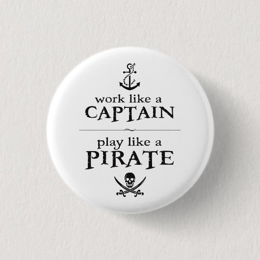 大尉のような仕事、海賊のような演劇 缶バッジ (正面)