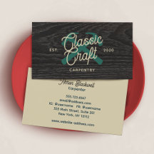 大工の建築大工がハンマーを越えた