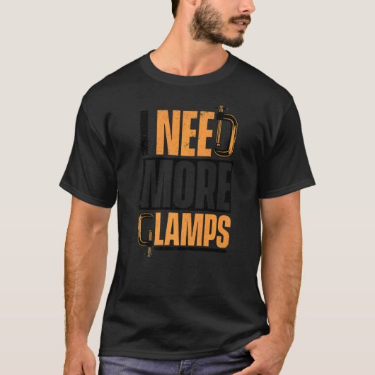 大工ももっと締め付けが必要だ Tシャツ (正面)