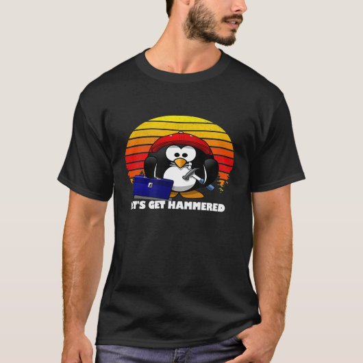 大工ペンギンがTシャツを打おもしろいって来る Tシャツ (正面)