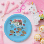 大急ぎで雪を投げる ペーパープレート (パーティー)