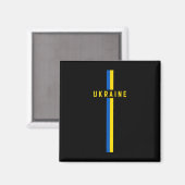 大文字で「ukraine」と書かれた縦型のウクライナ国旗 マグネット (正面/裏面)