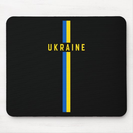 大文字で「UKRAINE」表記のウクライナの縦向き旗 マウスパッド (正面)
