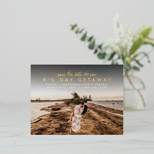 大日休暇の目的地の結婚式の日付を保存 箔招待状ポストカード (立ち正面)