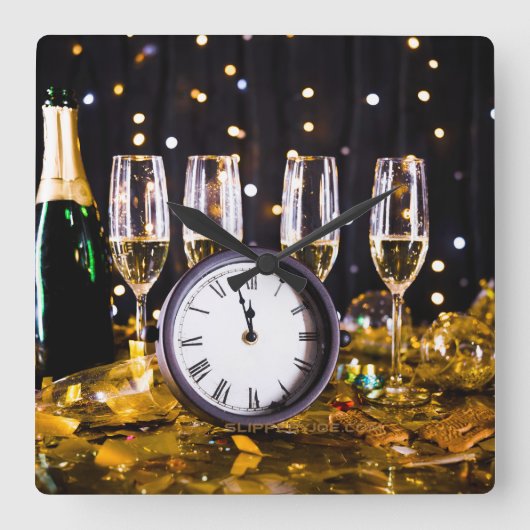 大晦日のお祝いスリッパリージョーのシャンパン スクエア壁時計 (正面)