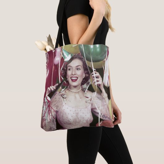 大晦日のパーティー向きのドレスの50年代の幸せな女性 トートバッグ (クローズアップ)