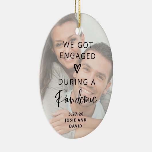 大流行婚約したの間に | 2枚のフォトキープサケ セラミックオーナメント (右)