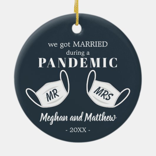 大流行結婚したのクリスマスの仮面の間に セラミックオーナメント (裏面)