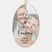 大流行結婚したの間に | 2枚のフォトキープサケ セラミックオーナメント (左)