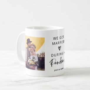 大流行結婚したの間に   2枚の写真 コーヒーマグカップ