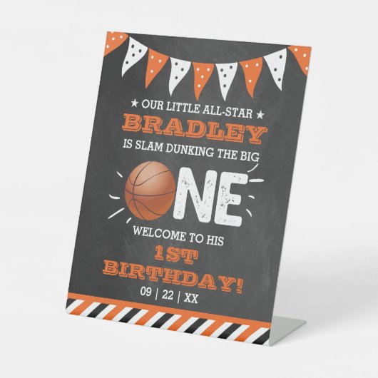 大物をバタンと叩く |バスケットボール1回目の誕生日 台座サイン (正面)